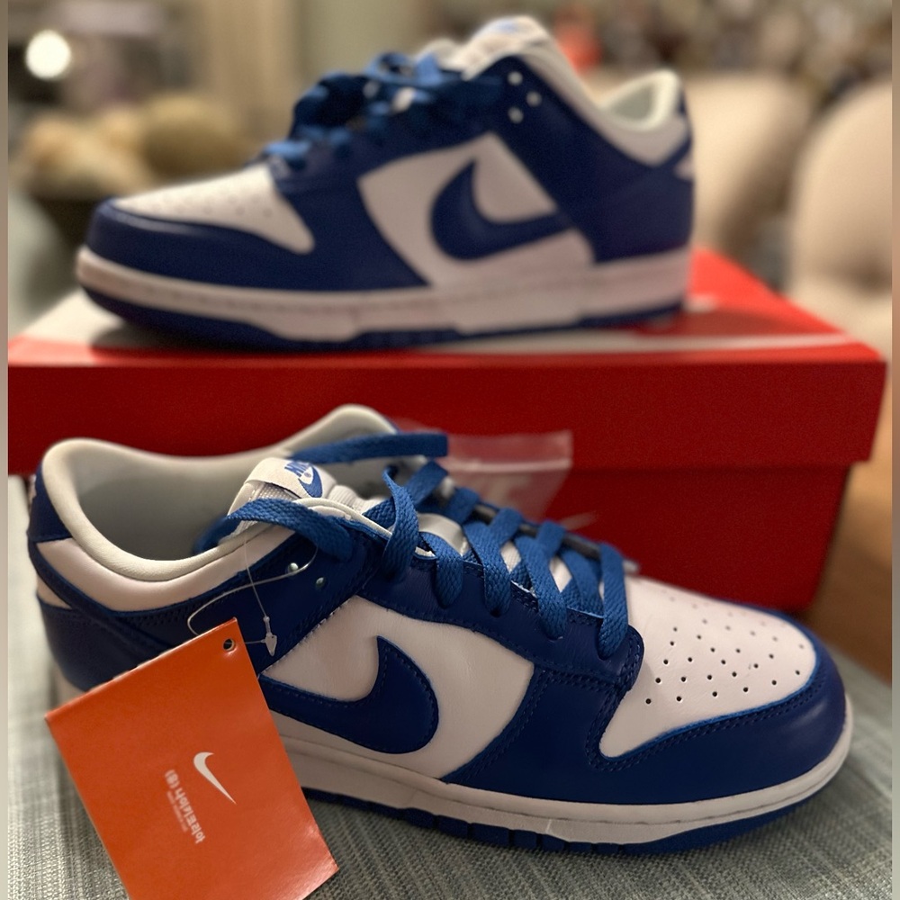 New w/tags and box. Nike Dunk Low SP. Retro “Kentucky”. Men’s size 8
